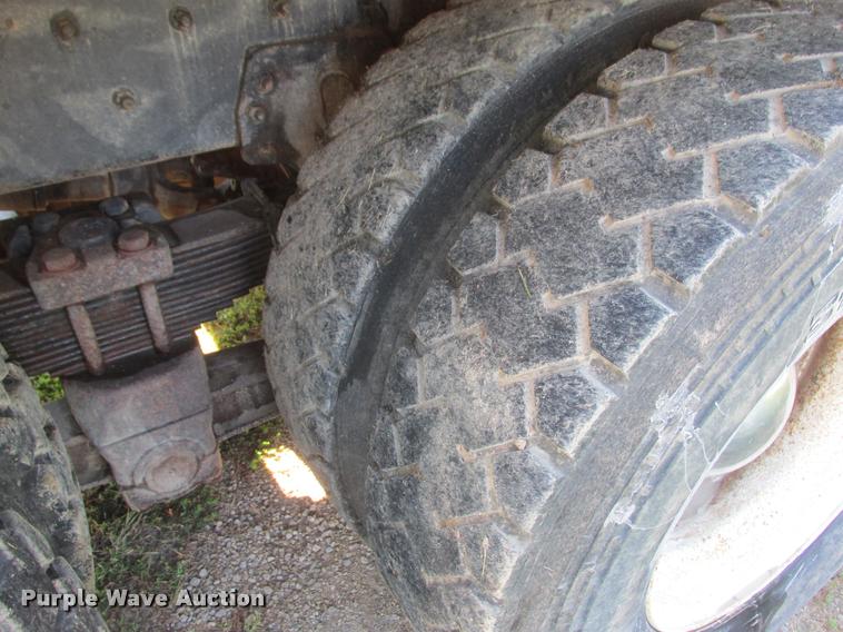 image for item K6119 1997 Freightliner FLD112SD silage truck