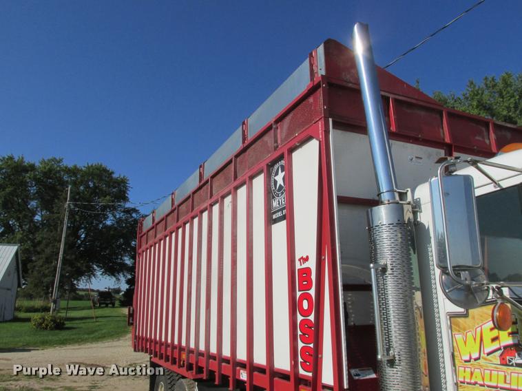 image for item K6119 1997 Freightliner FLD112SD silage truck