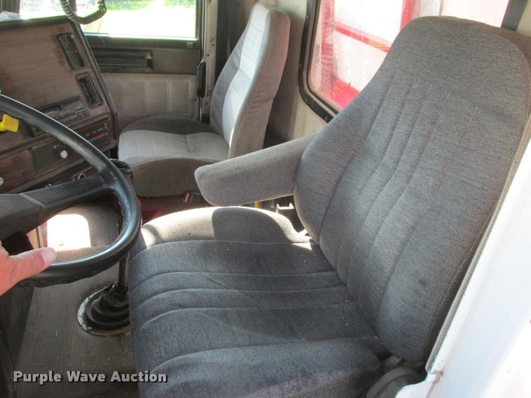 image for item K6119 1997 Freightliner FLD112SD silage truck