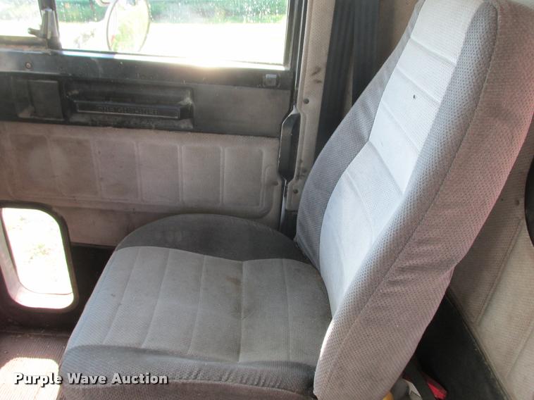 image for item K6119 1997 Freightliner FLD112SD silage truck
