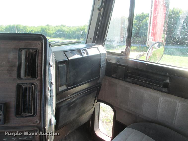 image for item K6119 1997 Freightliner FLD112SD silage truck