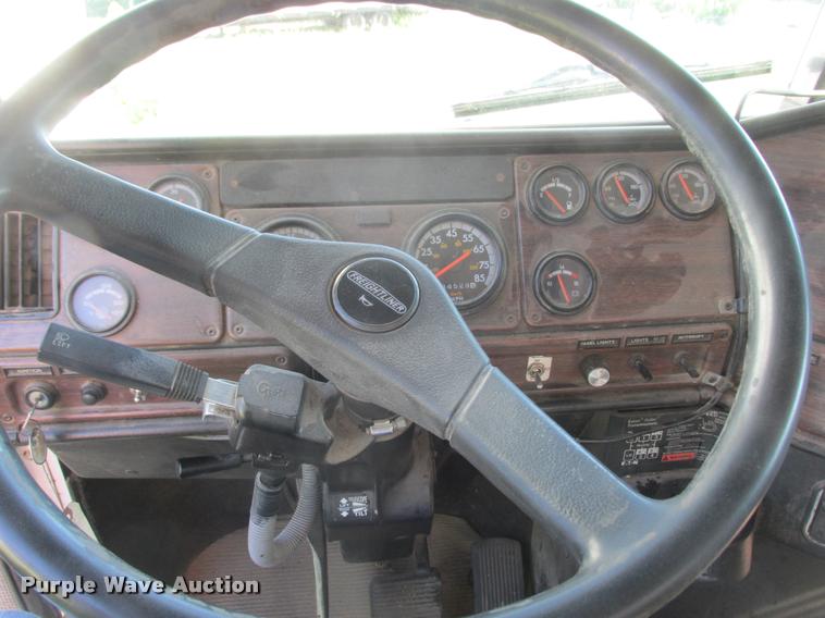 image for item K6119 1997 Freightliner FLD112SD silage truck