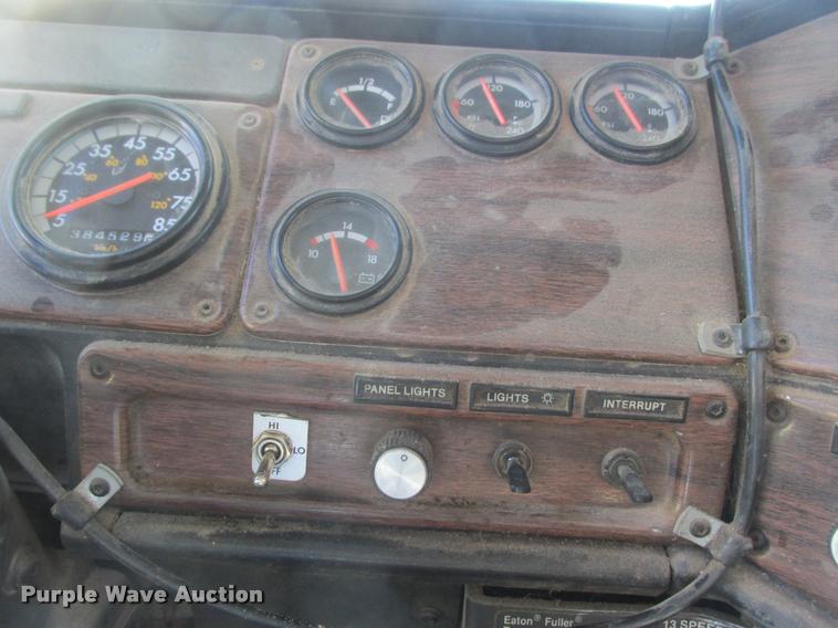 image for item K6119 1997 Freightliner FLD112SD silage truck