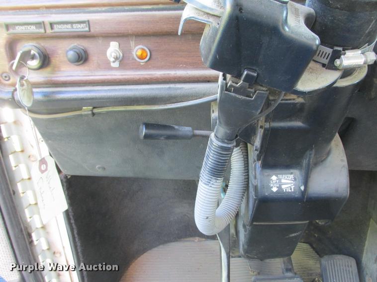 image for item K6119 1997 Freightliner FLD112SD silage truck