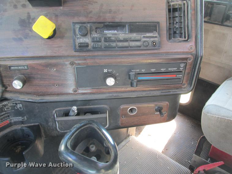 image for item K6119 1997 Freightliner FLD112SD silage truck