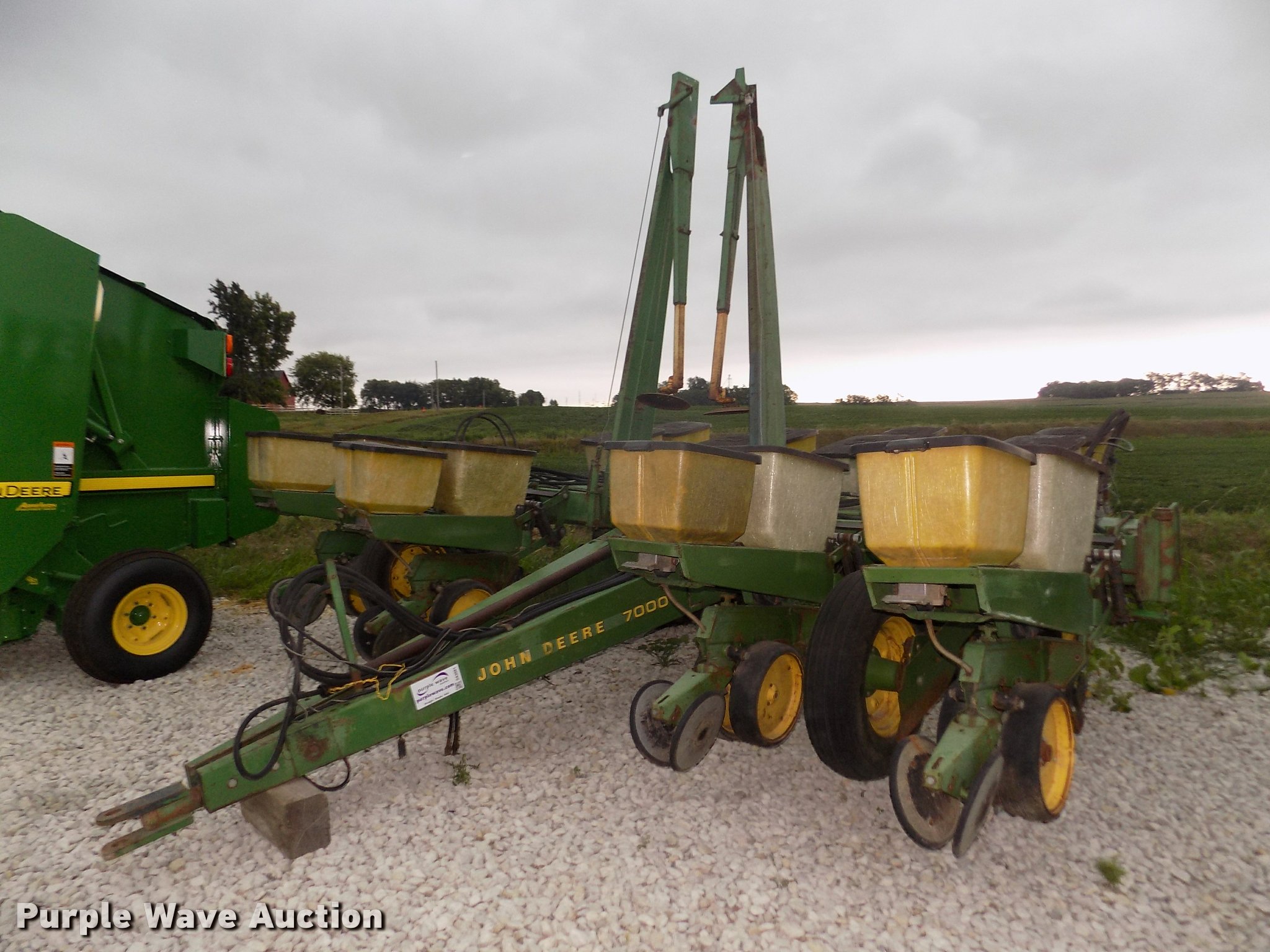 John Deere 7000 planter in Macedonia, IA Item DA3081 sold Purple Wave