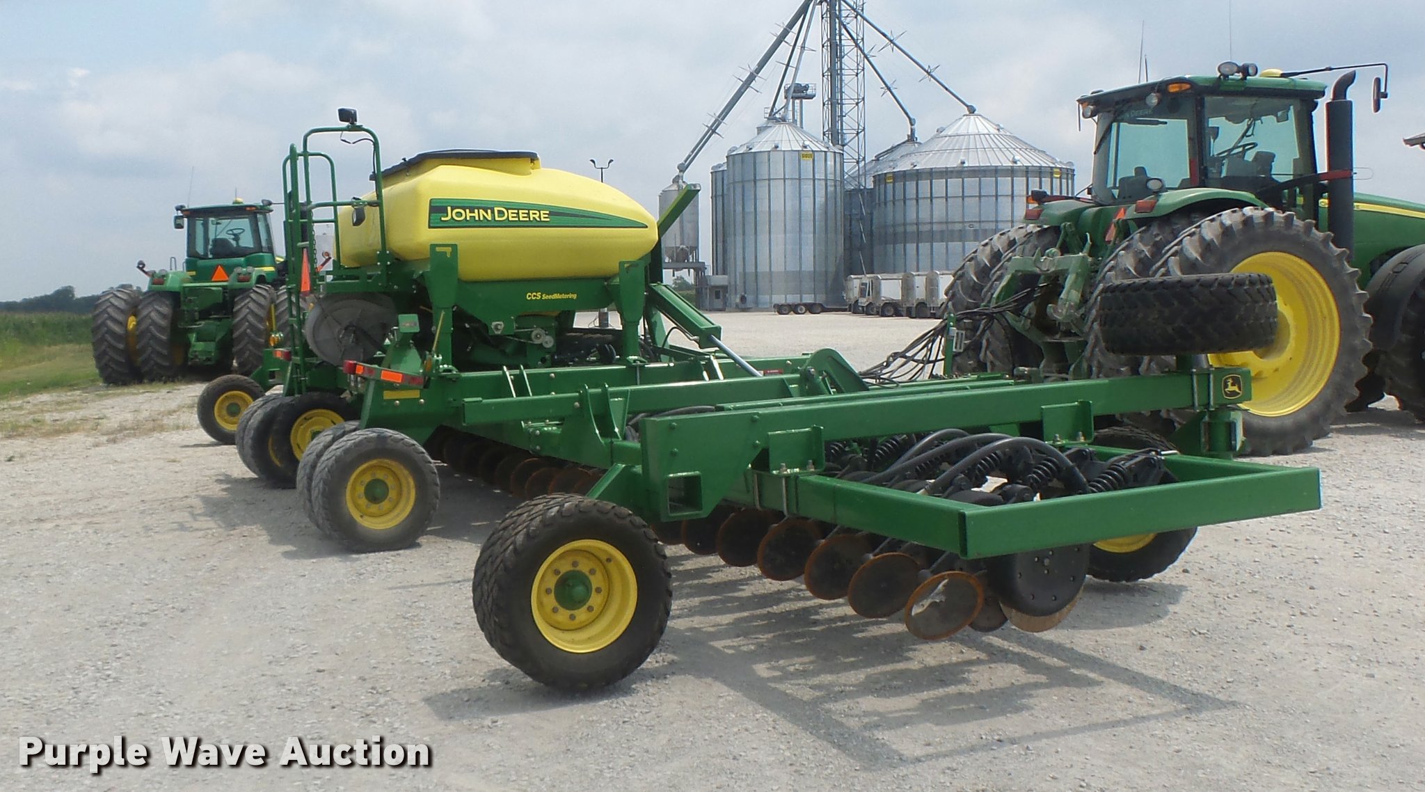 2014 John Deere 1990 CCS air seeder in Gilman City, MO Item DB5835 sold Purple Wave