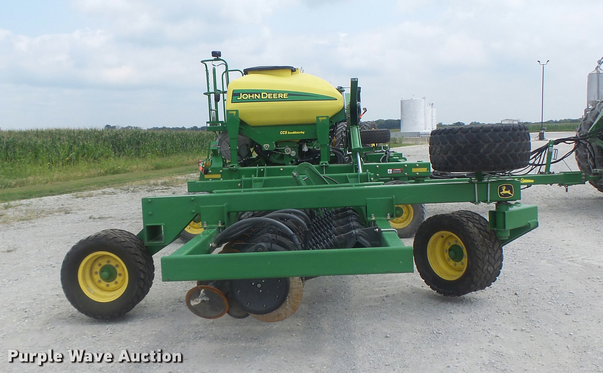 2014 John Deere 1990 CCS air seeder in Gilman City, MO Item DB5835