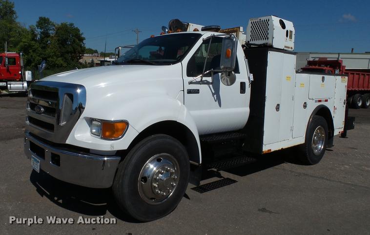 image for item DA1183 2005 Ford F650 Super Duty XLT service truck with crane