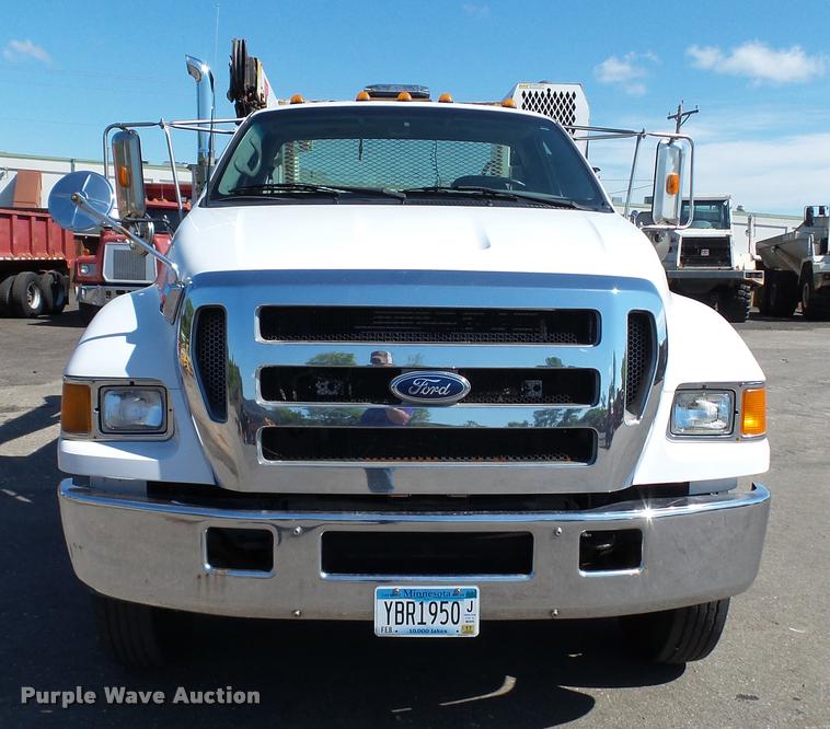 image for item DA1183 2005 Ford F650 Super Duty XLT service truck with crane