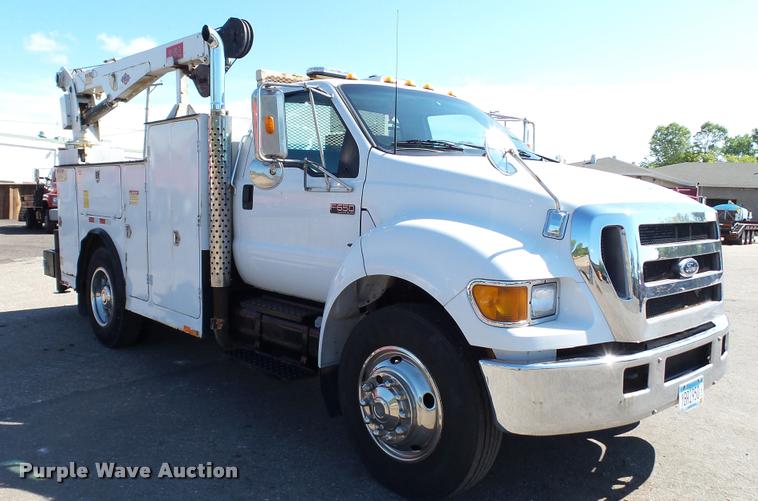 image for item DA1183 2005 Ford F650 Super Duty XLT service truck with crane