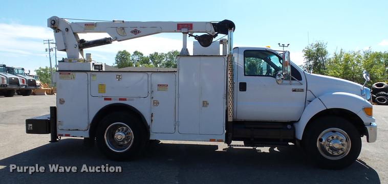 image for item DA1183 2005 Ford F650 Super Duty XLT service truck with crane