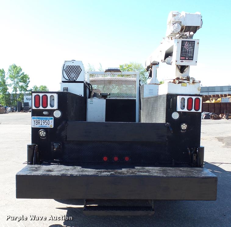 image for item DA1183 2005 Ford F650 Super Duty XLT service truck with crane