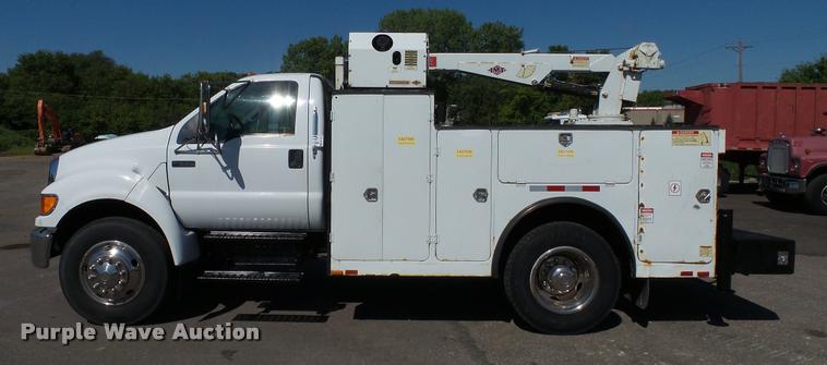 image for item DA1183 2005 Ford F650 Super Duty XLT service truck with crane