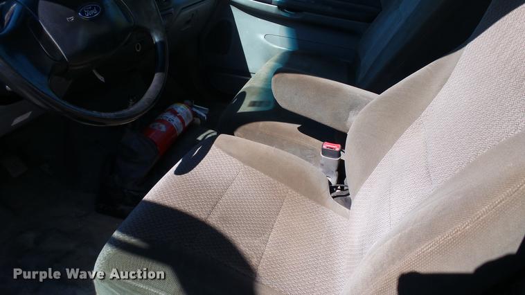 image for item DA1183 2005 Ford F650 Super Duty XLT service truck with crane