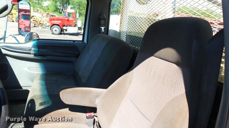 image for item DA1183 2005 Ford F650 Super Duty XLT service truck with crane