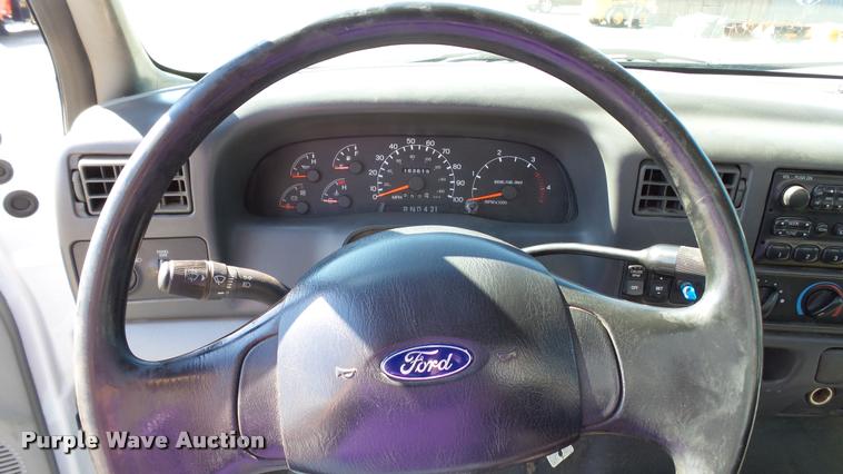 image for item DA1183 2005 Ford F650 Super Duty XLT service truck with crane