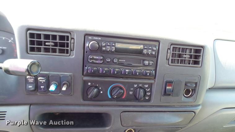 image for item DA1183 2005 Ford F650 Super Duty XLT service truck with crane