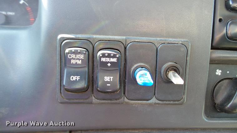 image for item DA1183 2005 Ford F650 Super Duty XLT service truck with crane