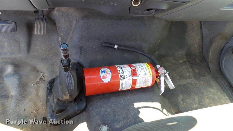 image for item DA1183 2005 Ford F650 Super Duty XLT service truck with crane