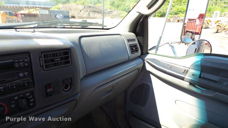 image for item DA1183 2005 Ford F650 Super Duty XLT service truck with crane