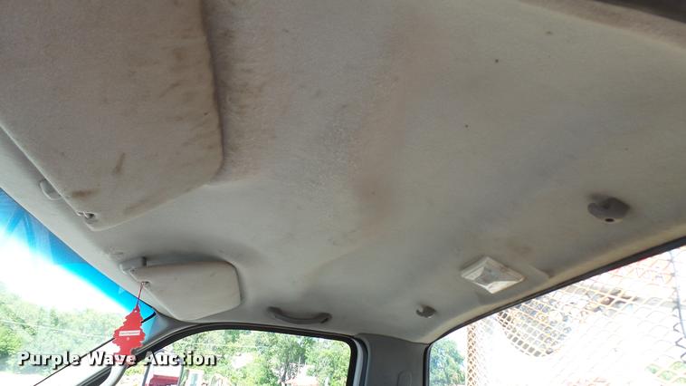 image for item DA1183 2005 Ford F650 Super Duty XLT service truck with crane