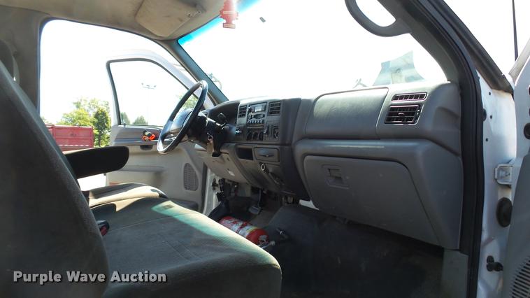 image for item DA1183 2005 Ford F650 Super Duty XLT service truck with crane