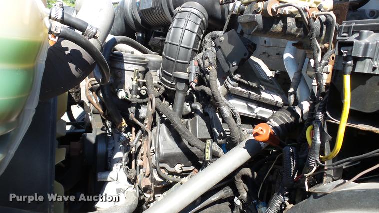 image for item DA1183 2005 Ford F650 Super Duty XLT service truck with crane