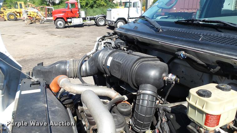 image for item DA1183 2005 Ford F650 Super Duty XLT service truck with crane