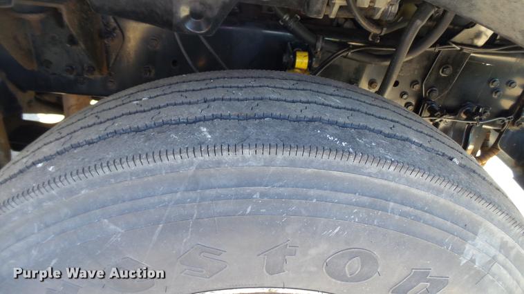 image for item DA1183 2005 Ford F650 Super Duty XLT service truck with crane