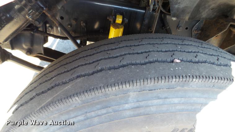 image for item DA1183 2005 Ford F650 Super Duty XLT service truck with crane