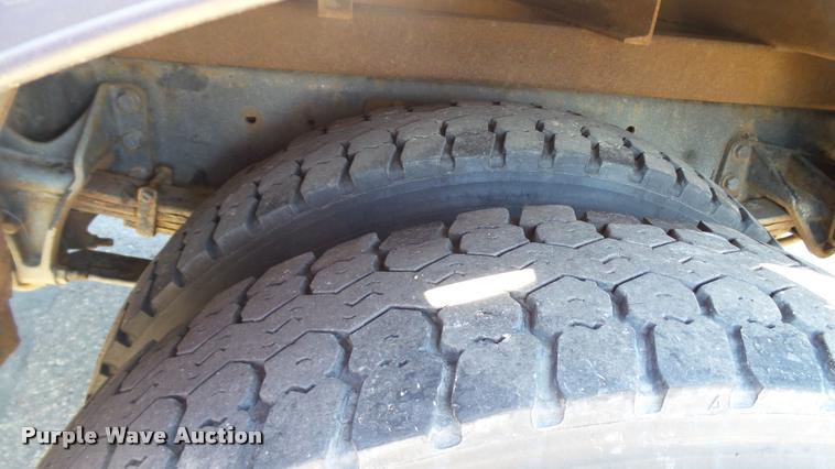 image for item DA1183 2005 Ford F650 Super Duty XLT service truck with crane