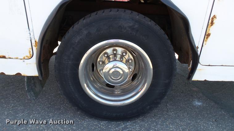 image for item DA1183 2005 Ford F650 Super Duty XLT service truck with crane