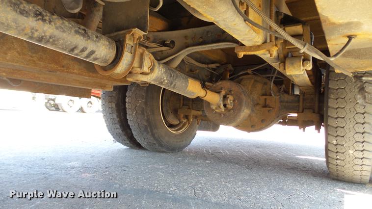 image for item DA1183 2005 Ford F650 Super Duty XLT service truck with crane