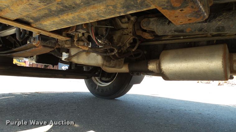 image for item DA1183 2005 Ford F650 Super Duty XLT service truck with crane