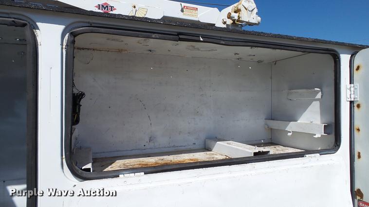 image for item DA1183 2005 Ford F650 Super Duty XLT service truck with crane