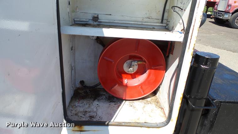 image for item DA1183 2005 Ford F650 Super Duty XLT service truck with crane