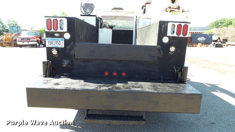 image for item DA1183 2005 Ford F650 Super Duty XLT service truck with crane