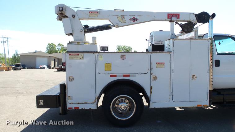 image for item DA1183 2005 Ford F650 Super Duty XLT service truck with crane