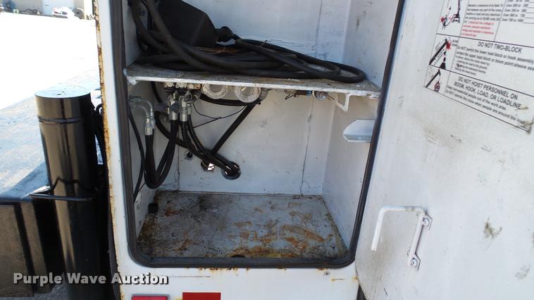 image for item DA1183 2005 Ford F650 Super Duty XLT service truck with crane