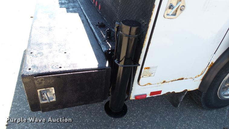 image for item DA1183 2005 Ford F650 Super Duty XLT service truck with crane