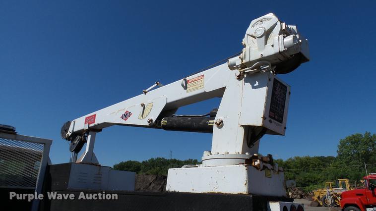 image for item DA1183 2005 Ford F650 Super Duty XLT service truck with crane