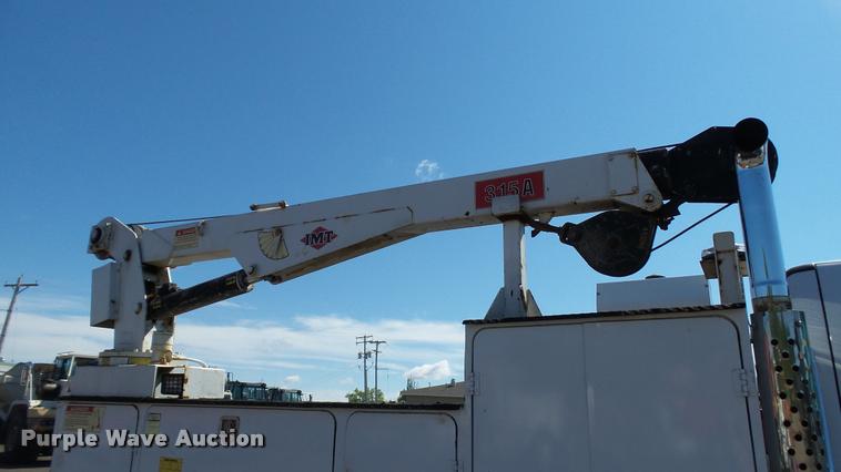 image for item DA1183 2005 Ford F650 Super Duty XLT service truck with crane