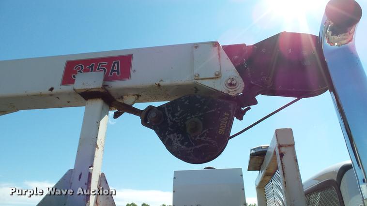 image for item DA1183 2005 Ford F650 Super Duty XLT service truck with crane