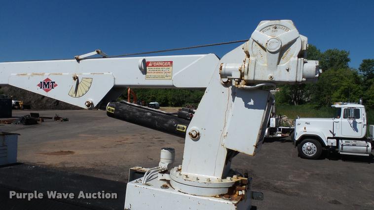 image for item DA1183 2005 Ford F650 Super Duty XLT service truck with crane