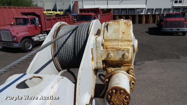 image for item DA1183 2005 Ford F650 Super Duty XLT service truck with crane