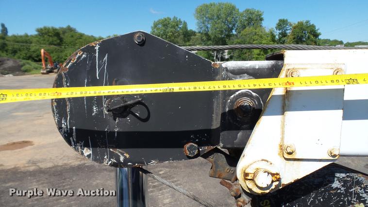 image for item DA1183 2005 Ford F650 Super Duty XLT service truck with crane