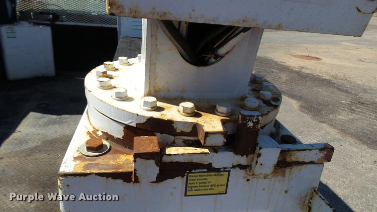 image for item DA1183 2005 Ford F650 Super Duty XLT service truck with crane