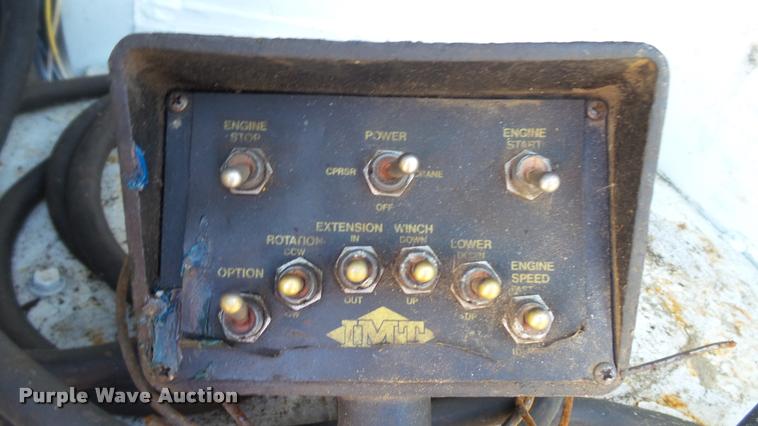 image for item DA1183 2005 Ford F650 Super Duty XLT service truck with crane