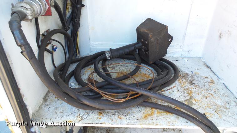 image for item DA1183 2005 Ford F650 Super Duty XLT service truck with crane